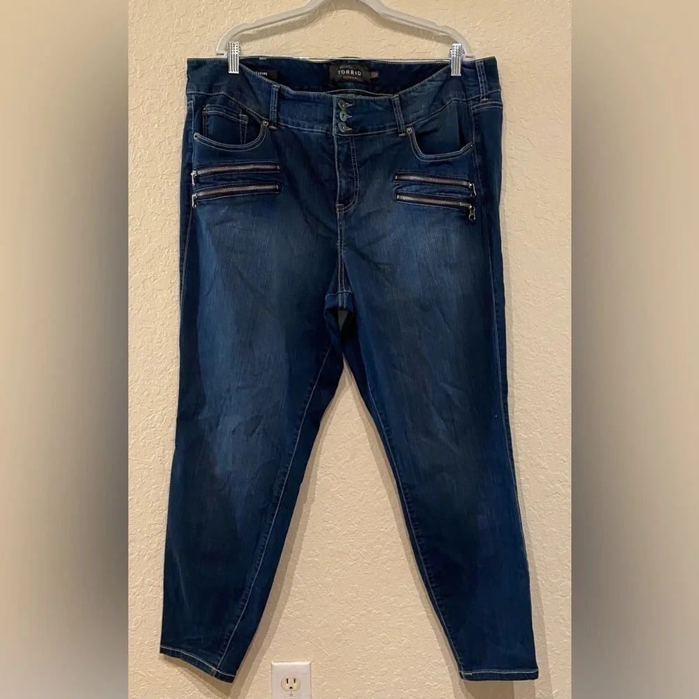 Torrid Premium Women’s Zippered Dark Wash High Rise Jeans/Jegging Size 24R - Picture 1 of 11